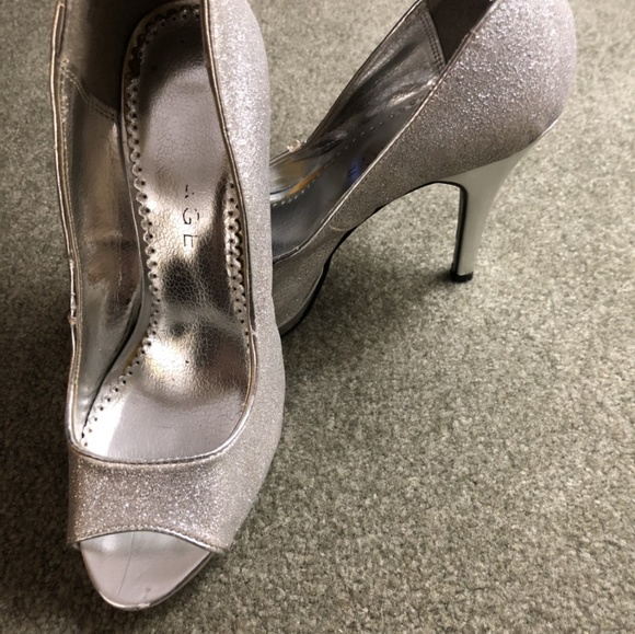 Silver Shoes - Picture 4 of 7